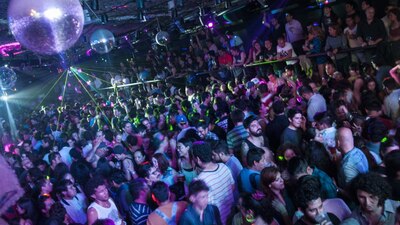 La finalidad es evitar el ingreso de clientes violentos y/o armados