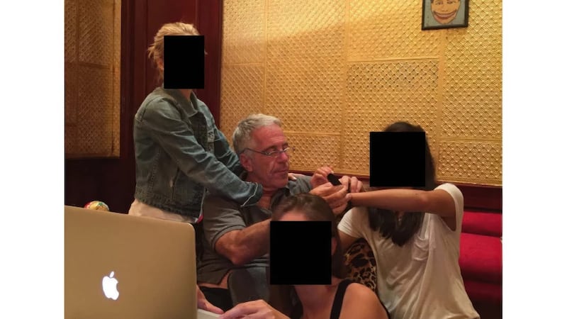 Departamento de Justicia inicia difusión de archivos sobre el caso Epstein