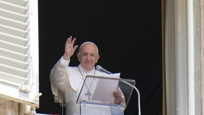 Al Papa de 84 años le fue aplicada anestesia general durante la cirugía