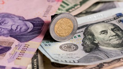 En la jornada del miércoles, el tipo de cambio cerró en 16.95 pesos por dólar