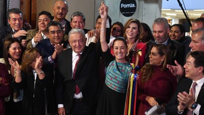 El presidente López Obrador entregó a Claudia el bastón de mando