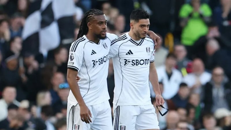 VIDEO: Raúl Jiménez rompe en llanto tras anotar gol de penal en victoria del Fulham