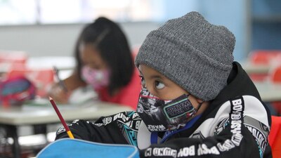 La SEP señaló que los menores deberán usarlo en los espacios cerrados