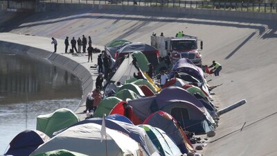 Fue desalojado, pero otorgaron algunas visas humanitarias