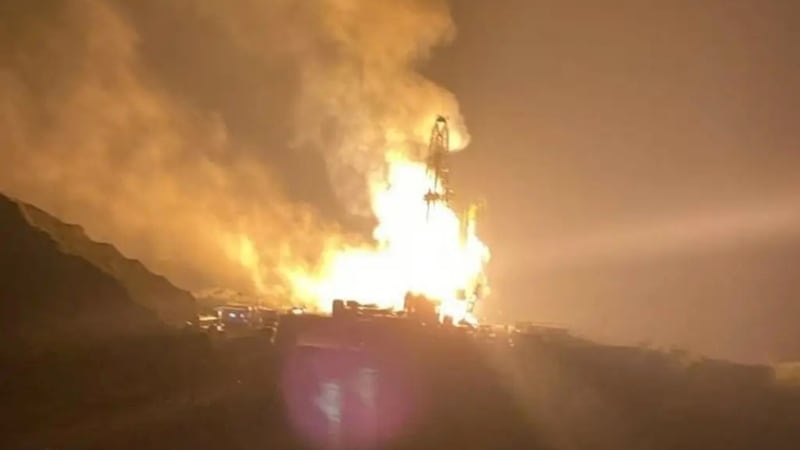 Reportan incendio en un pozo petrolero de Las Choapas, Veracruz