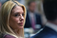 ¿Por el manejo del caso Epstein? Destituyen a Pam Bondi, secretaria de justicia de Trump