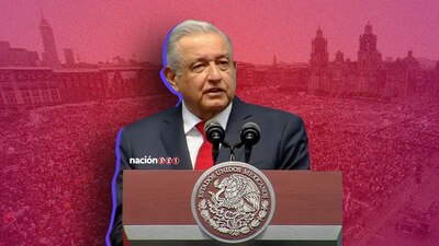 "Como en los mejores tiempos, nos volvemos a concentrar en el Zócalo democrático de la capital. Estamos de pie"