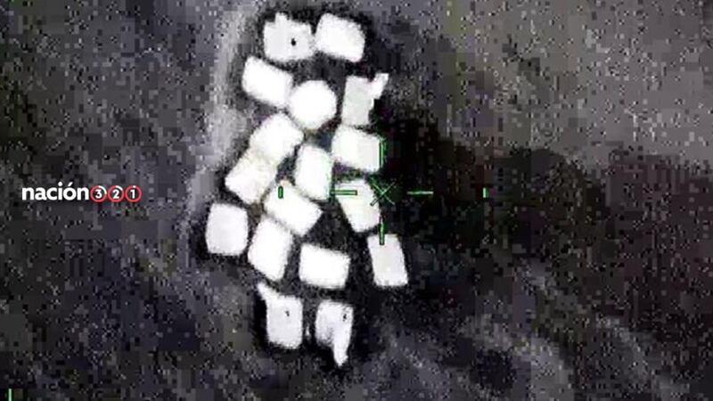 VIDEO: Decomisan 900 kilos de cocaína en costas de Acapulco; así descubrieron el botín