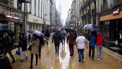 Un canal de baja presión extendido sobre el norte y centro de México dejará precipitaciones
