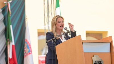 La mandataria dijo que el agua del estado sólo le pertenece a su gente