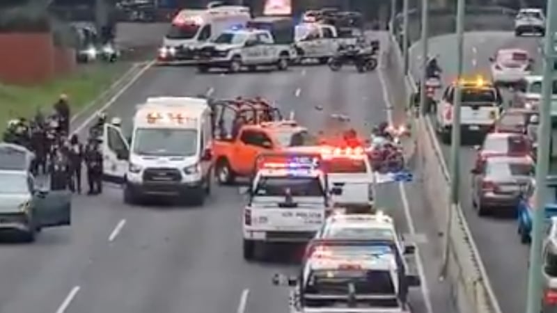 Motociclista muere tras salir proyectado en choque en Periférico Sur; reportan personas lesionadas