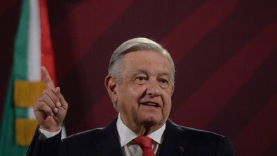 AMLO dijo que mostrará su título profesional