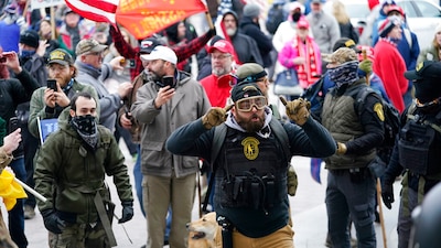 Simpatizantes de Donald Trump irrumpieron de manera violenta en el Capitolio