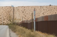 Embajada de EU en México advierte que hay “drones avanzados” vigilando la frontera