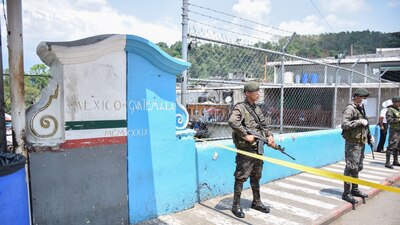 El presidente guatemalteco, Alejandro Giammattei, extendió esta medida de prohibición a mexicanos y ciudadanos de todas las naciones