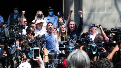 Familiares de Alejandra Cuevas y Laura Morán celebran la decisión de la SCJN