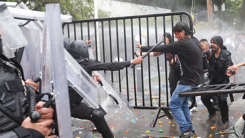 Trasladan al penal de Puente Grande a 7 detenidos tras represión en protesta por agua en Jalisco