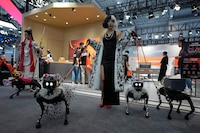 China inaugura la Conferencia Mundial de Robots y expone máquinas que pueden hacer de ‘todo’