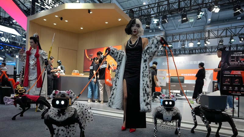 China inaugura la Conferencia Mundial de Robots y expone máquinas que pueden hacer de ‘todo’