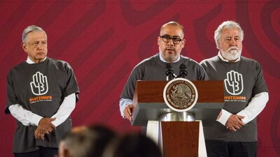 Dejó el cargo por diferencias en ‘los procedimientos para aprobar las ordenes de aprehensión’ del caso Ayotzinapa