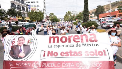Pese a las acusaciones contra Salgado Macedonio, decenas de personas han salido en su defensa