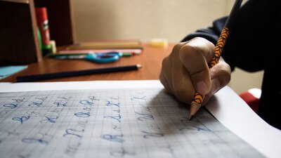 El gobierno federal ofrece distintos tipos de apoyo para estudiantes de diferentes niveles educativos y condición social