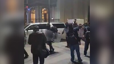 Llegaron alrededor de las 20:00 Hrs., al Palacio de Gobierno