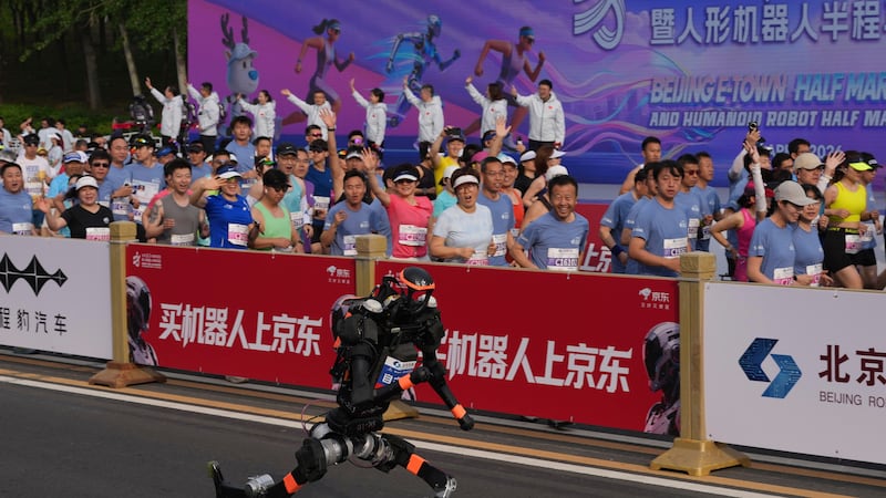 Robot humanoide supera el récord mundial humano en medio maratón