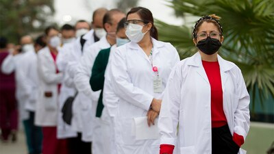 El personal de Salud de hospitales privados que atienden a pacientes con COVID-19 en primera línea también son prioridad