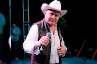 Atacan a balazos al cantante ‘Don Beto’ antes de subir al escenario en el Rodeo Texcoco