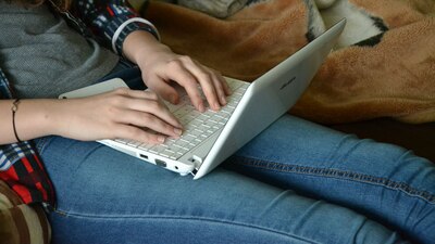 La mitad de los adolescentes en Estados Unidos no puede distinguir entre noticias reales y 'fake news'