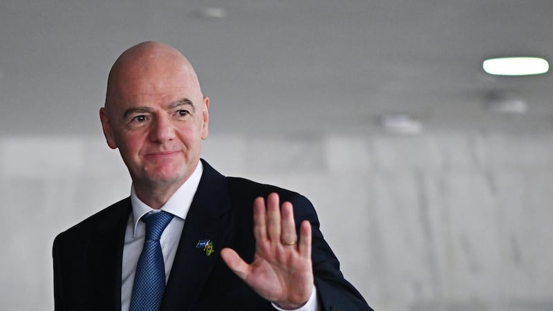 “Están haciendo historia”: Infantino visita a jugadores de Irán en el vestidor para felicitarlos