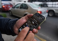 Conductor de app es asaltado en CDMX... logra pedir ayuda y agresor termina tras las rejas