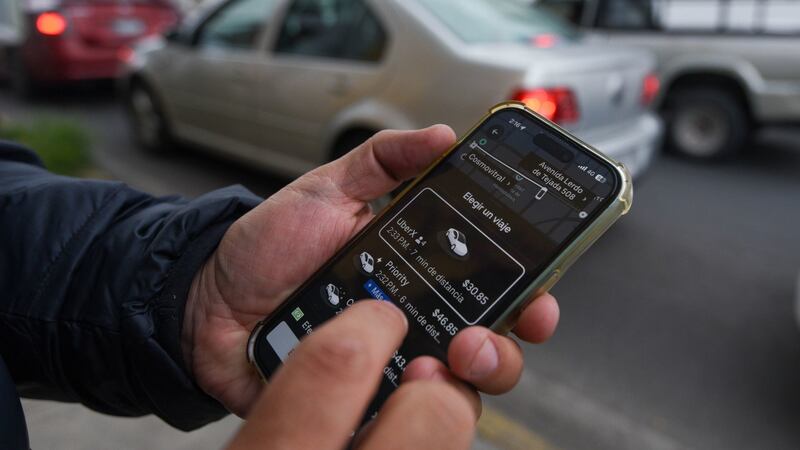 Conductor de app es asaltado en CDMX... logra pedir ayuda y agresor termina tras las rejas