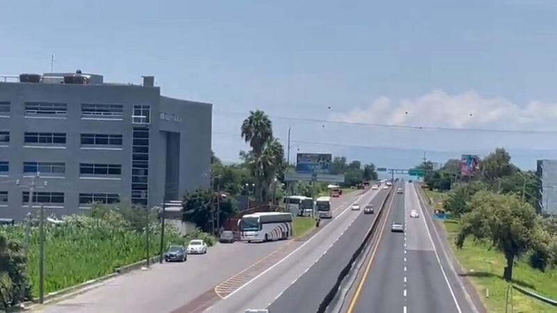 Normalistas de Ayotzinapa bloquean edificio de la Secretaría de Seguridad Pública de Morelos