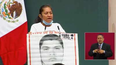 La madre de Miguel Ángel Hernández Martínez, uno de los 43 estudiantes desaparecidos