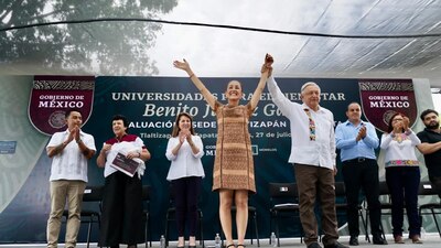 “Una educación gratuita, humanista, científica que es la esencia de la Cuarta Transformación”, expresó