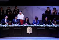 VIDEO: Regidora de Morena interrumpe entrega de llaves a Isabel Díaz Ayuso en Aguascalientes