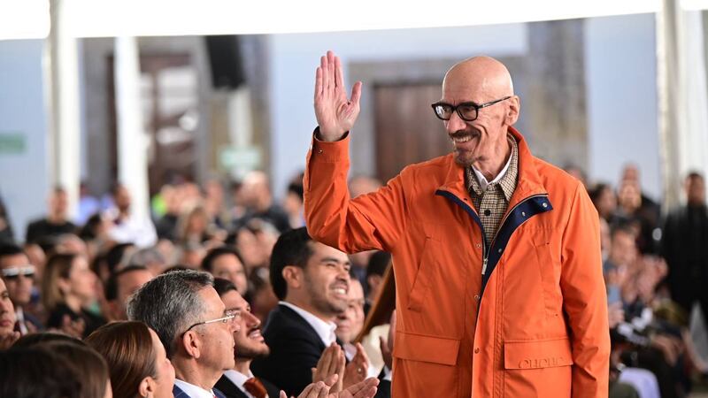 Reaparece Dante Delgado tras superar el cáncer de estómago