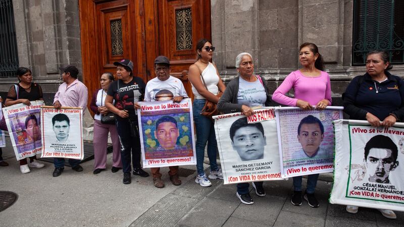 Padres de los 43 normalistas pidieron comisión internacional: Sheinbaum