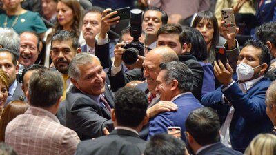 El abrazo y diálogo entre Adán Augusto y 'Alito' Moreno han levantado especulación