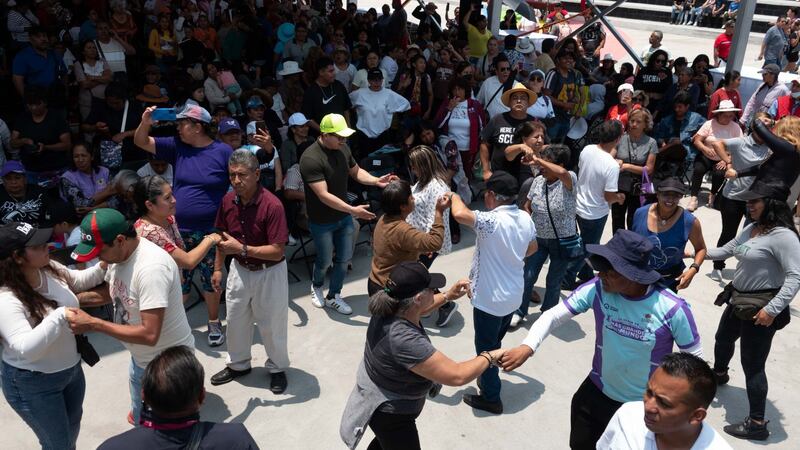 Iztapalapa 'saca' el sonidero maratónico para festejar el Día del Padre