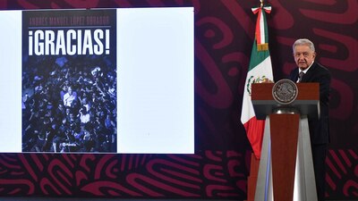 El Presidente exhibió la portada de su nuevo libro