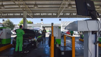 Los autos con engomado amarillo y terminación de placas 5 o 6 tienen hasta el 15 de septiembre para verificar