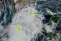 Se forma Depresión Tropical ‘Diecisiete-E’ frente a Guerrero; podría convertirse en Tormenta Raymond