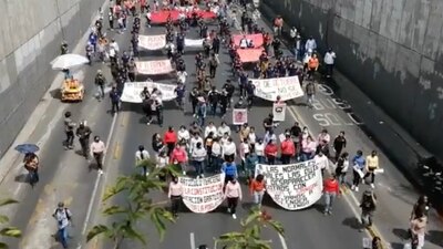 La marcha salió de la Plaza de las Tres Culturas con rumbo al Zócalo de la CDMX
