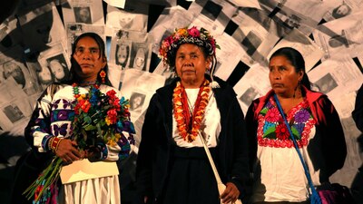 'Marichuy' (centro) aseguró que su aspiración presidencial va más allá de un puesto público