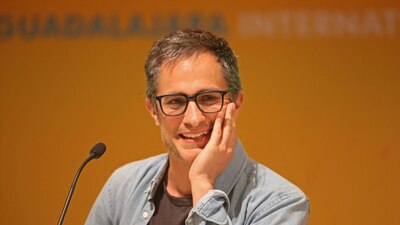 Señaló en el mensaje que se está construyendo arriba de un sistema de cuevas y ríos subterráneos