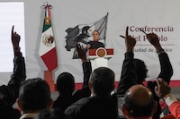 “Les dije que el segundo semestre iba a despegar”: Sheinbaum destaca fortalecimiento del peso