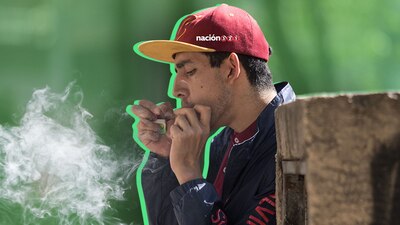 Los menores de 40 años de edad dan mayor aprobación a la legalización